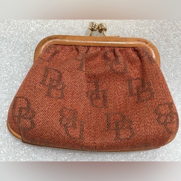 Mini Dooney & Bourke Kisslock Coin Purse - Picture 1 of 6